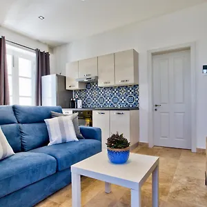  Apartament Ursula Self Catering And 1-br In By Tritoni
